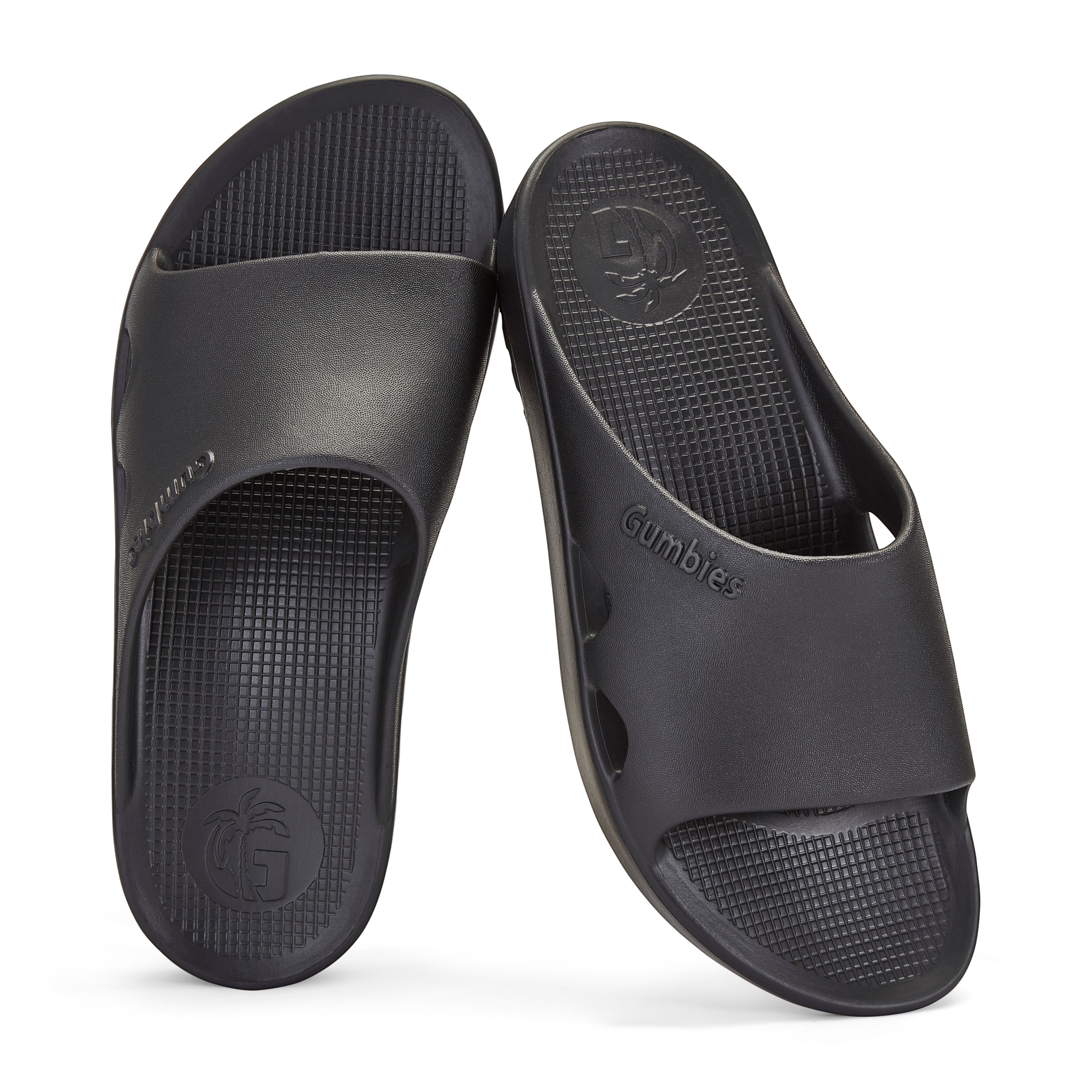 GUMBIES FRANCE black ergonomic slides made from algae-based Bloom foam with arch support and recycled rubber sole.