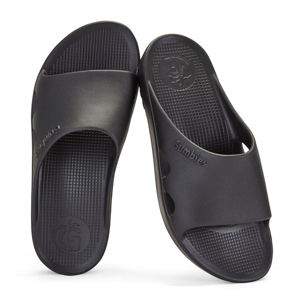 GUMBIES FRANCE black ergonomic slides made from algae-based Bloom foam with arch support and recycled rubber sole.